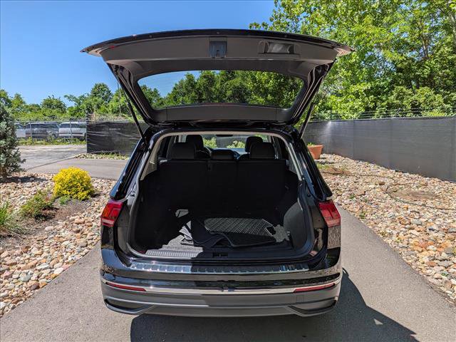 Used 2023 Volkswagen Tiguan SE AWD/4WD image 18