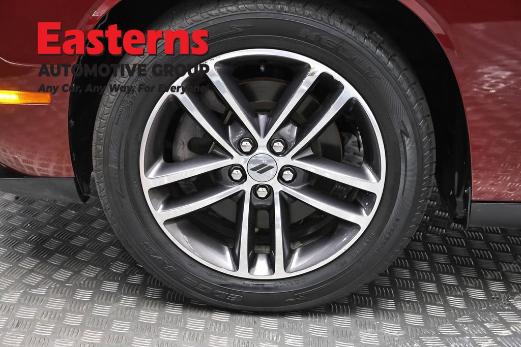 Used 2019 Dodge Challenger SXT AWD/4WD image 29