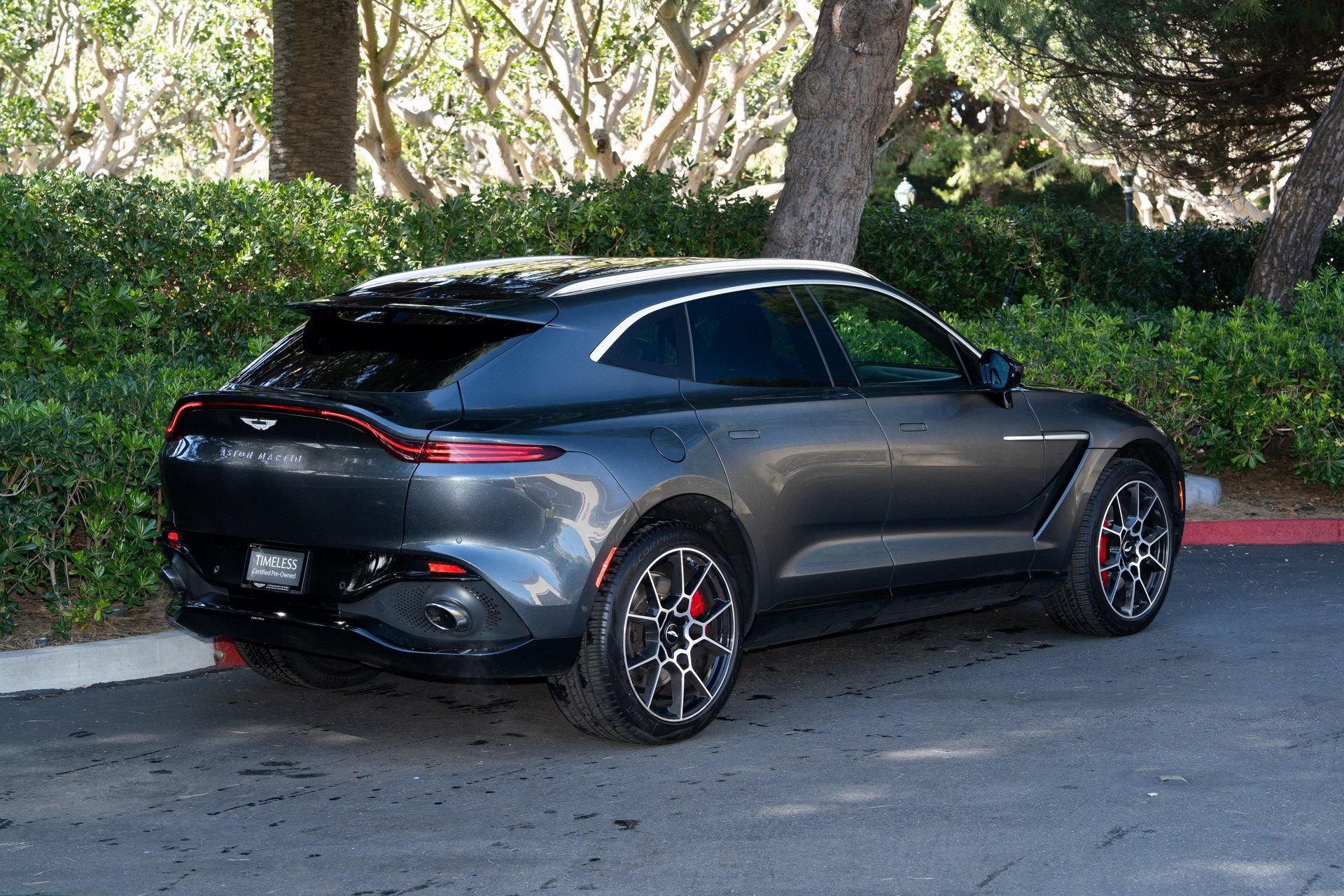 Used 2021 Aston Martin DBX image 3