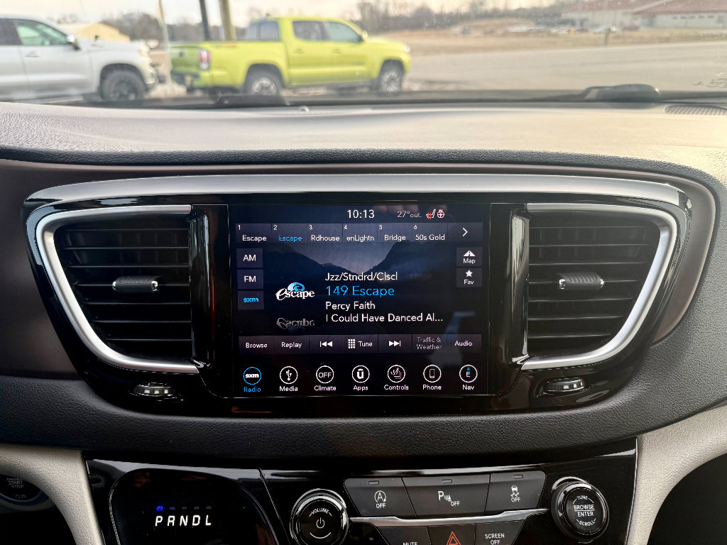 Used 2019 Chrysler Pacifica Touring-L Plus w/ Tire & Wheel Group image 16