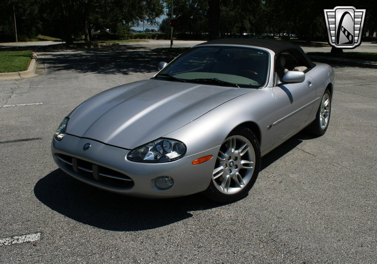 Used 2002 Jaguar XK8 Convertible image 2