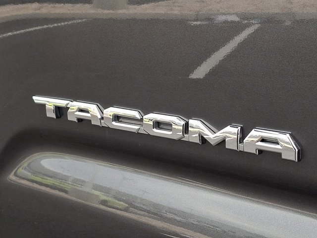 Certified 2018 Toyota Tacoma Limited image 30