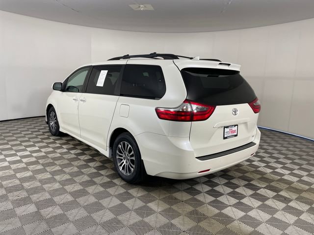 Used 2020 Toyota Sienna XLE w/ XLE Navigation Package FWD image 20