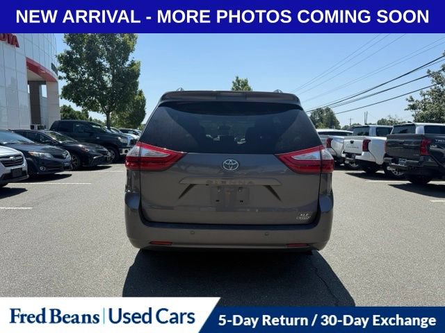 Used 2015 Toyota Sienna XLE Premium FWD image 4
