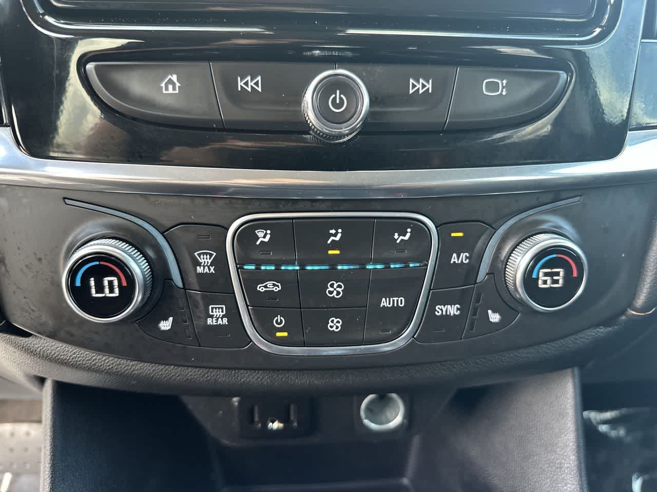 Used 2020 Chevrolet Traverse LT w/ Driver Confidence II Package FWD image 29