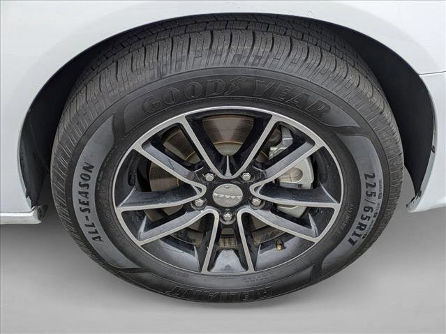 Used 2016 Dodge Grand Caravan SXT image 26