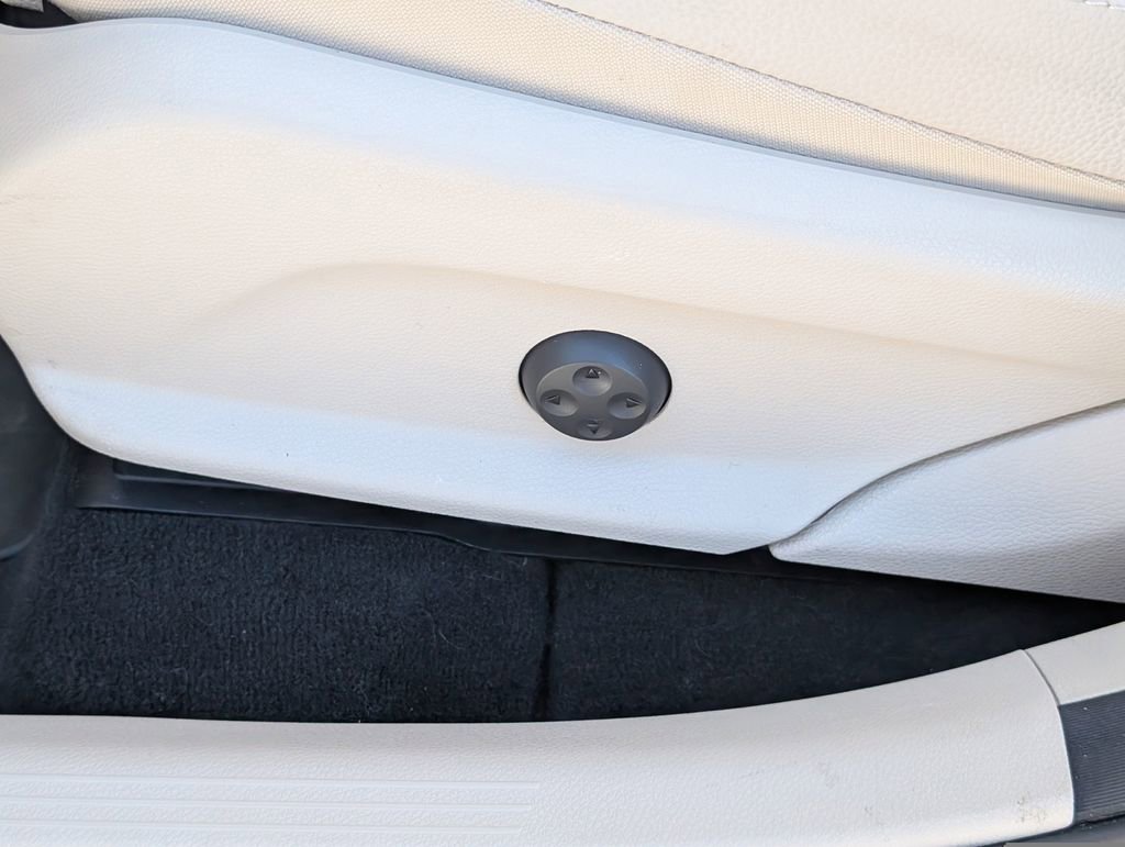 Used 2022 Mercedes-Benz GLC 300 4MATIC image 15