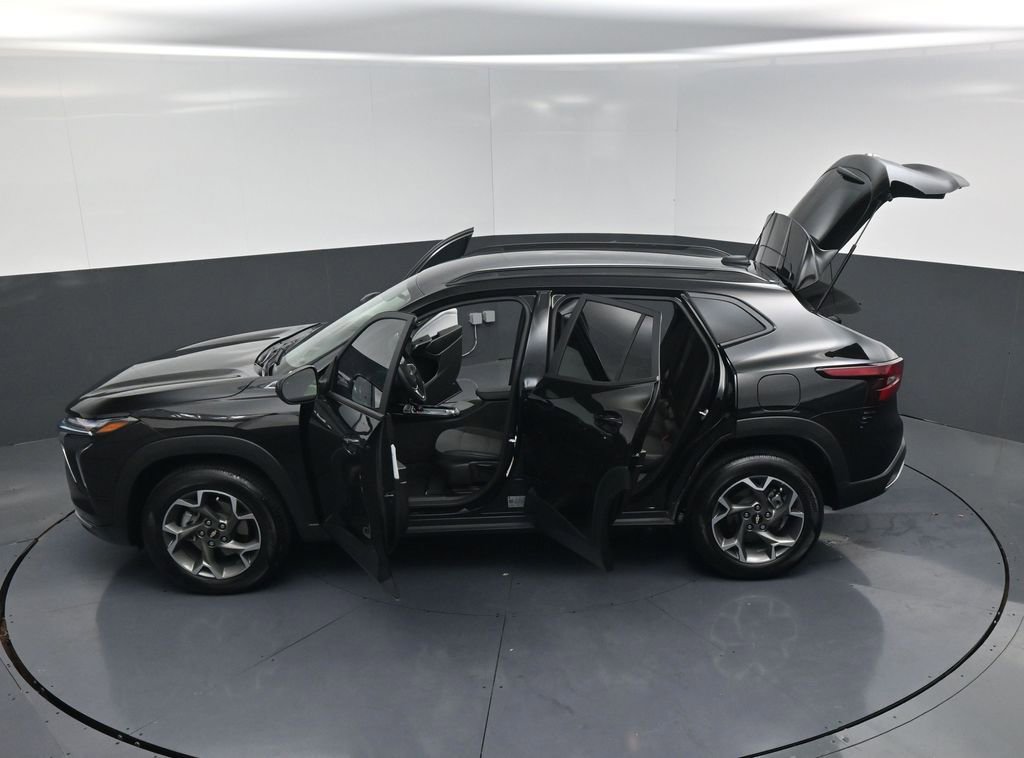 Used 2025 Chevrolet Trax LT w/ Driver Confidence Package image 27