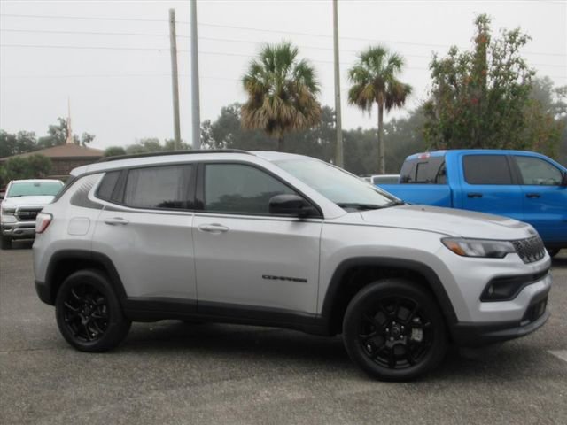 New 2026 Jeep Compass Latitude image 2