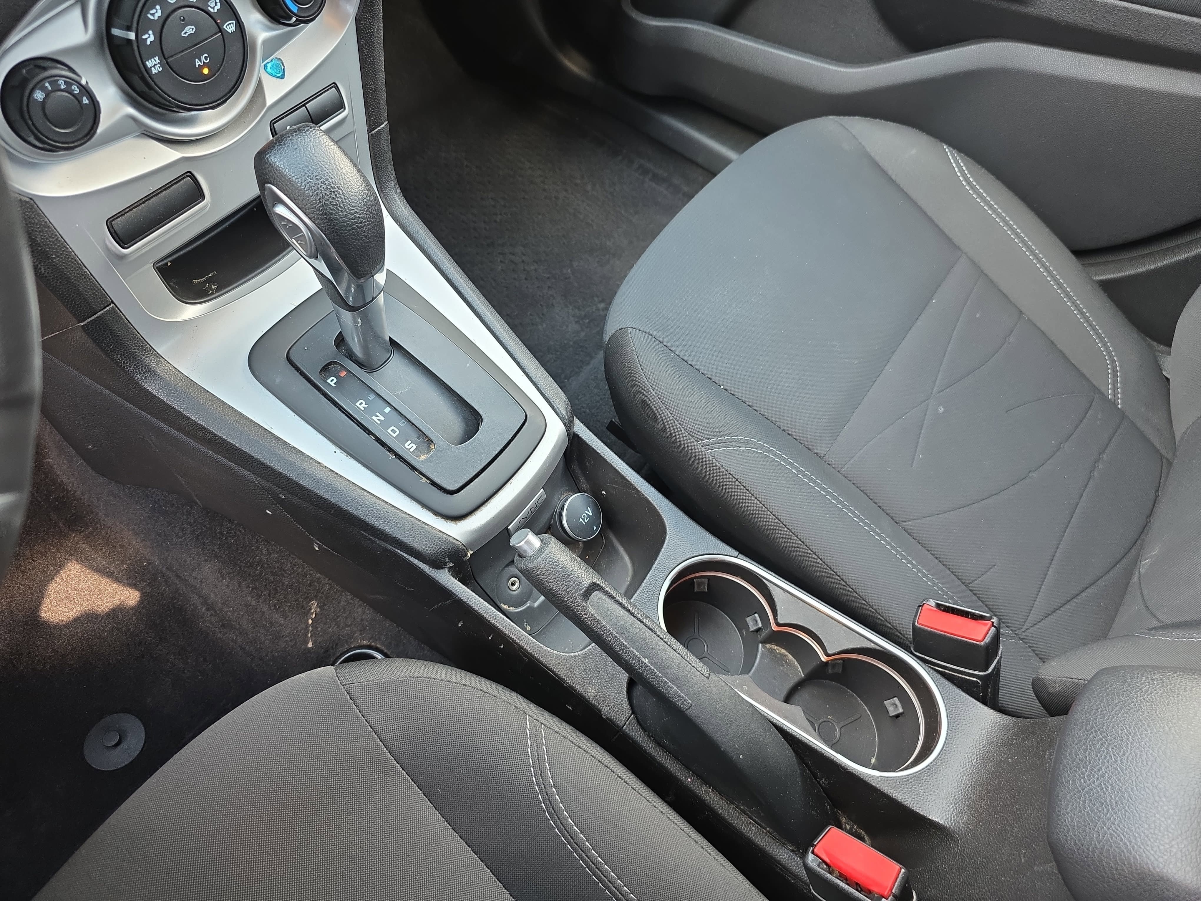 Used 2015 Ford Fiesta SE FWD image 23
