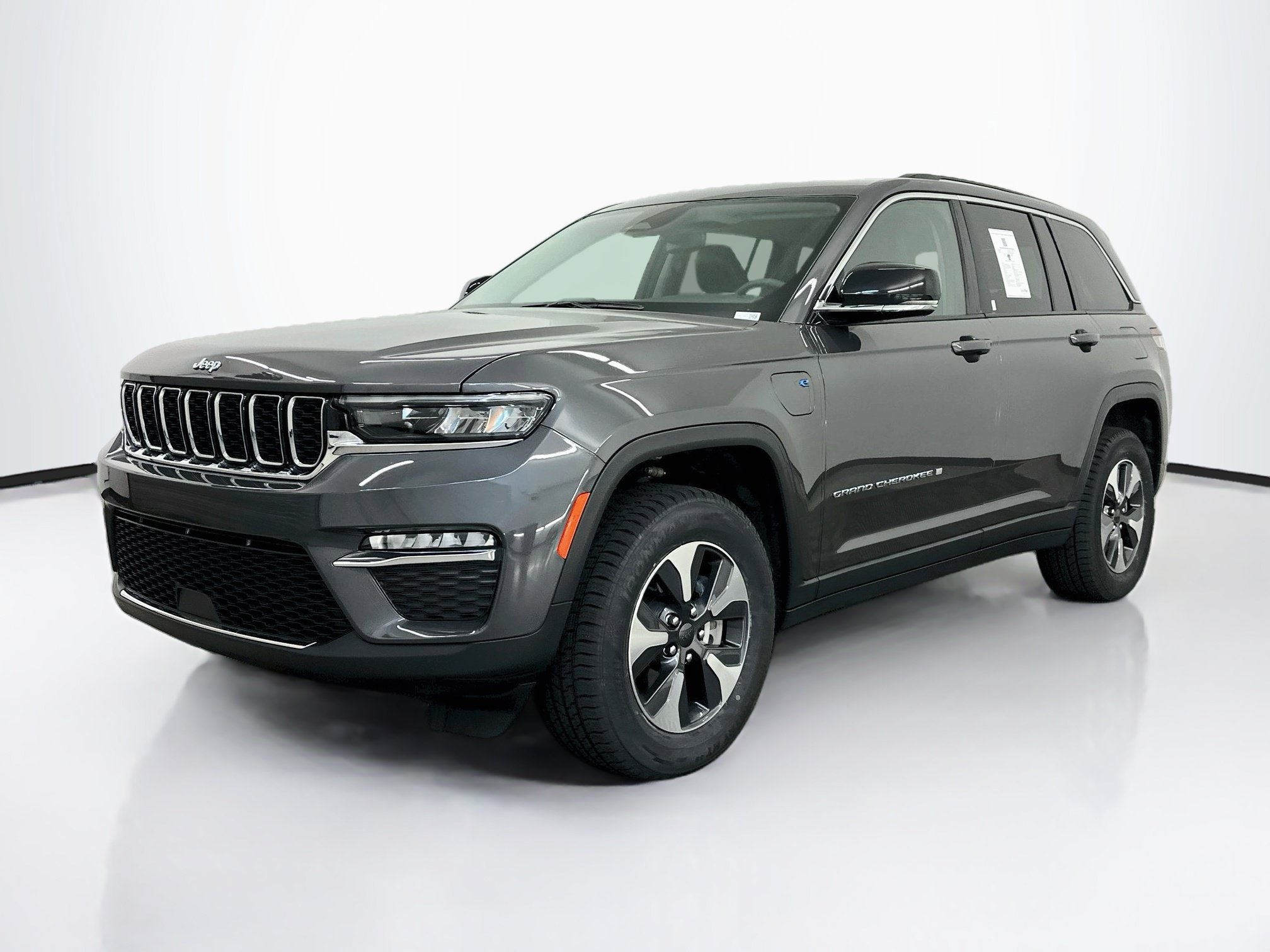 Used 2022 Jeep Grand Cherokee Limited 4xe AWD/4WD image 3