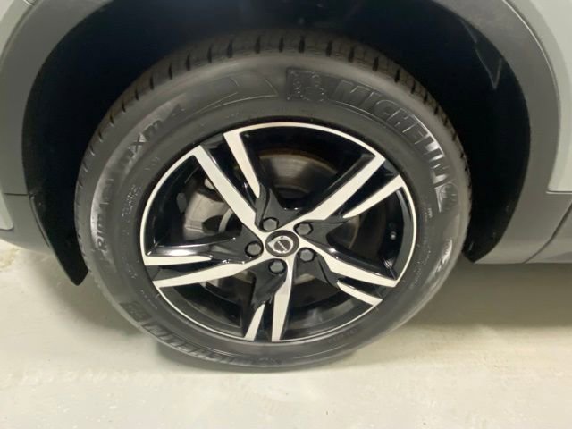 Used 2025 Volvo XC40 B5 Core AWD/4WD image 5