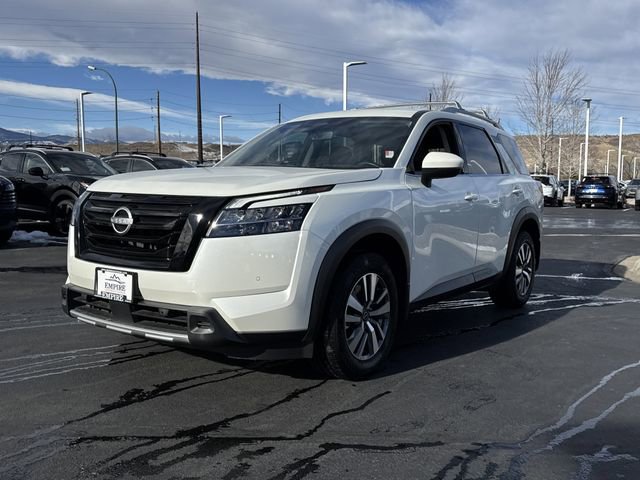 Used 2024 Nissan Pathfinder SL w/ Black Appearance Package image 5