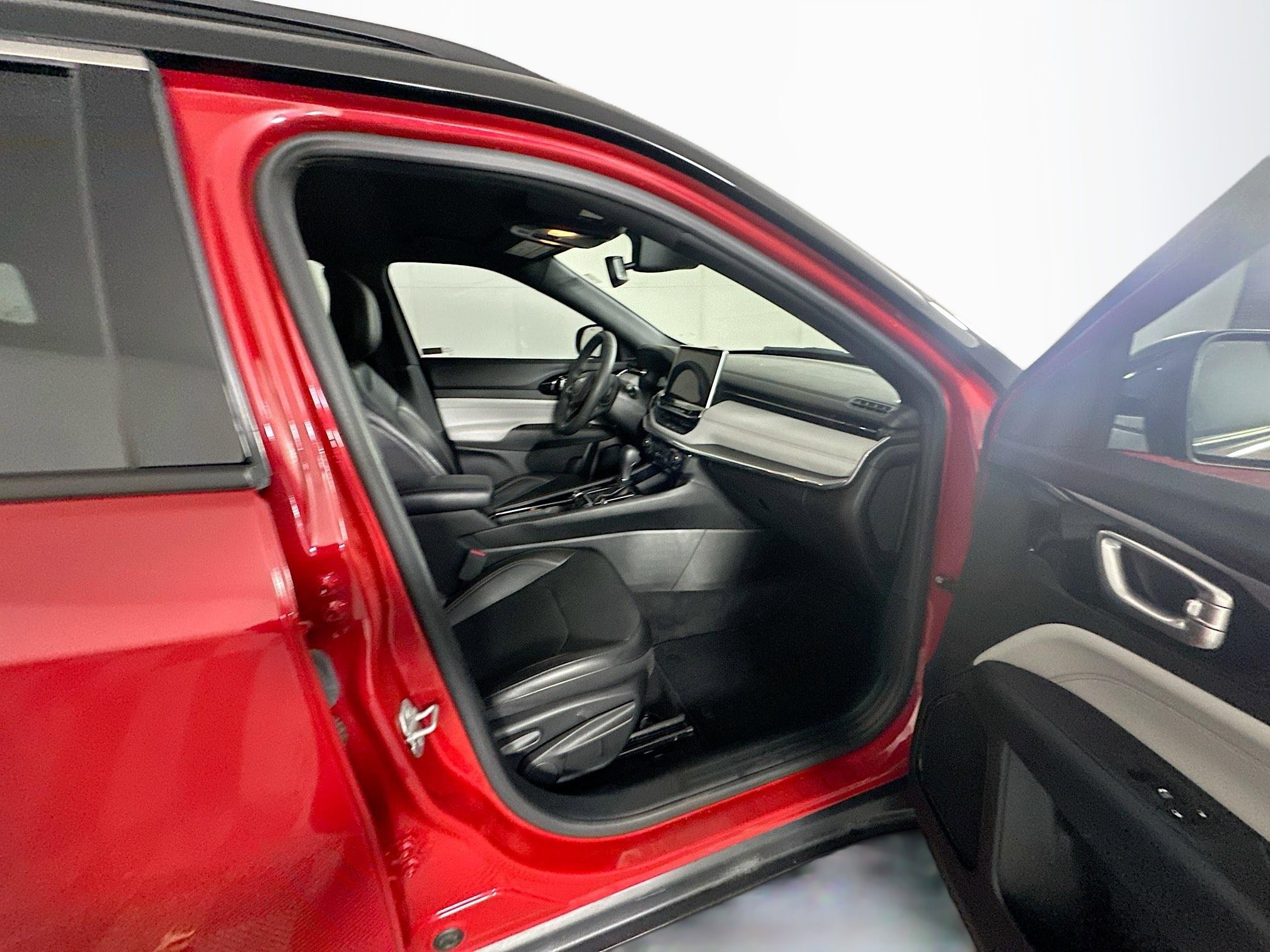 Used 2023 Jeep Compass Limited image 29