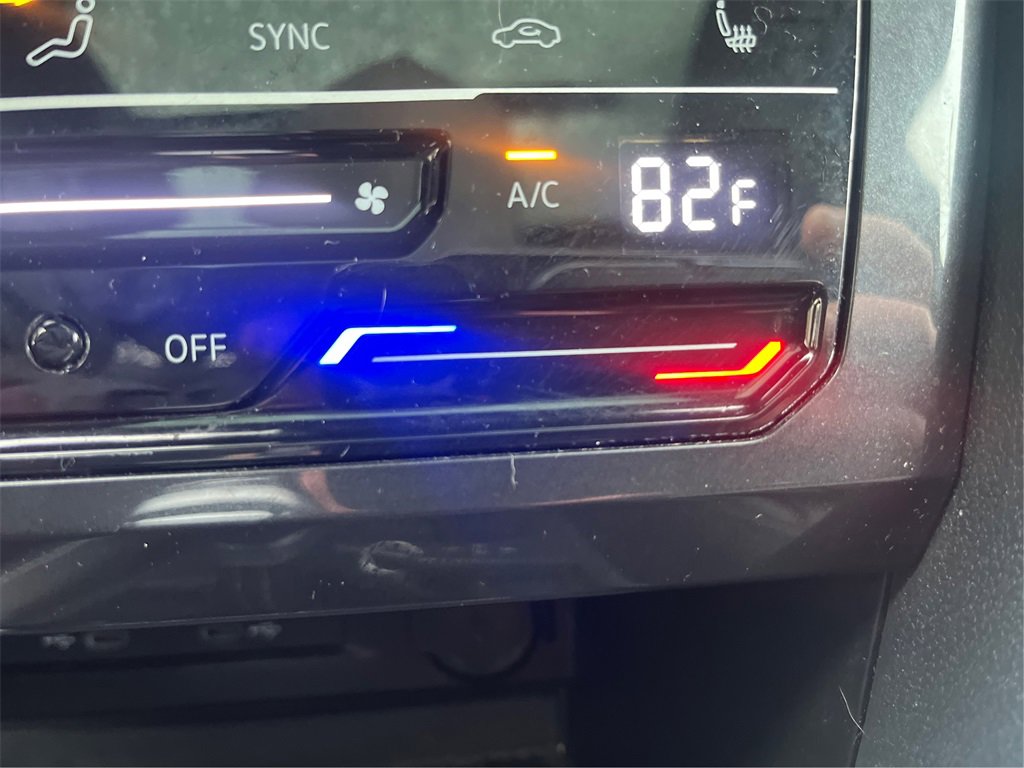 Used 2024 Volkswagen Tiguan SE R-Line image 41