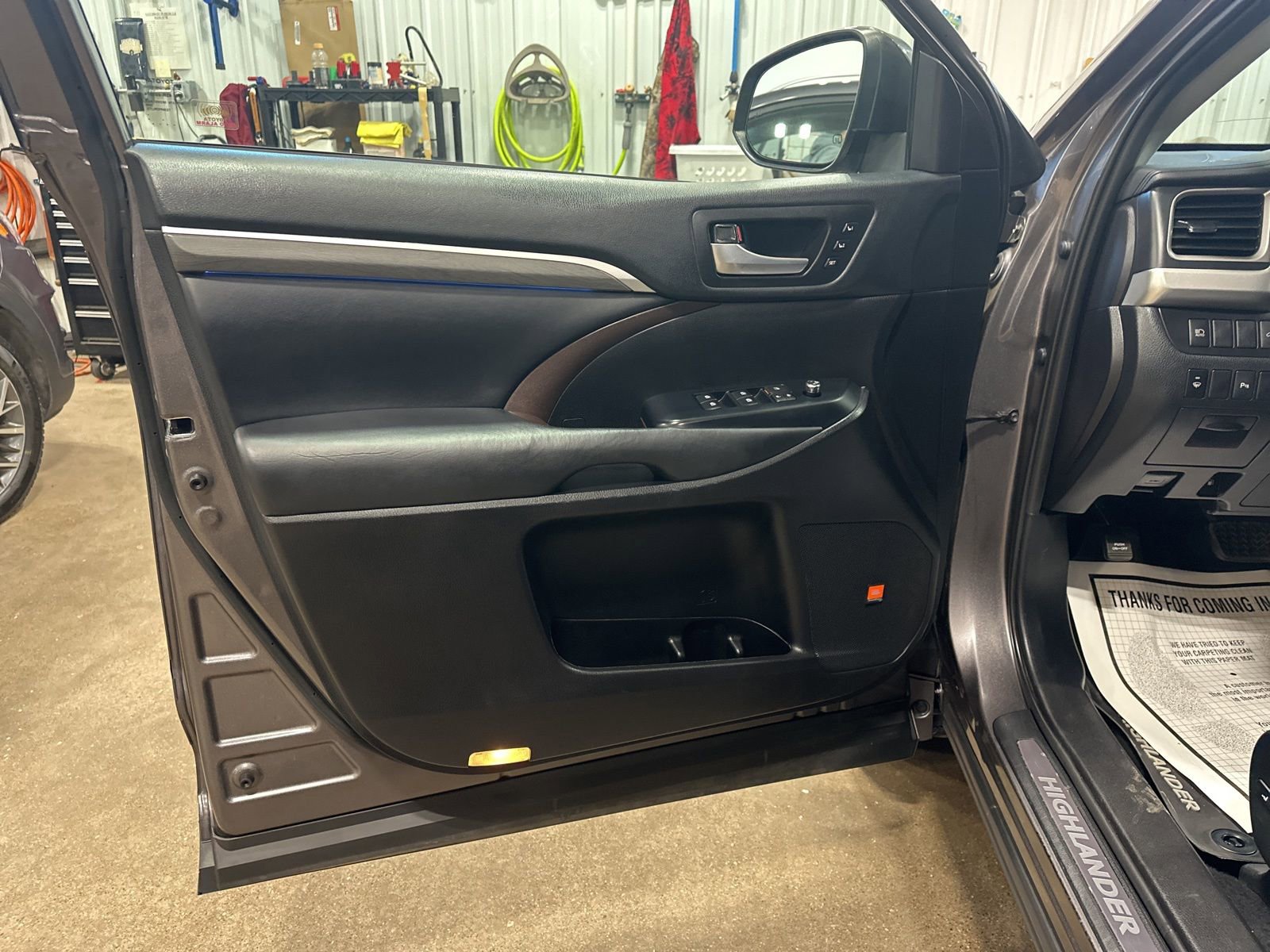 Used 2019 Toyota Highlander Limited w/ Protection Package #3 AWD/4WD image 19