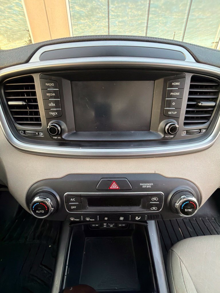 Used 2019 Kia Sorento FWD V6 image 7
