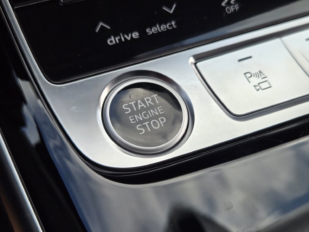 Certified 2025 Audi A8 L 3.0T AWD/4WD image 27