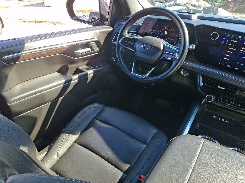 Used 2025 Chevrolet Suburban Z71 AWD/4WD image 15