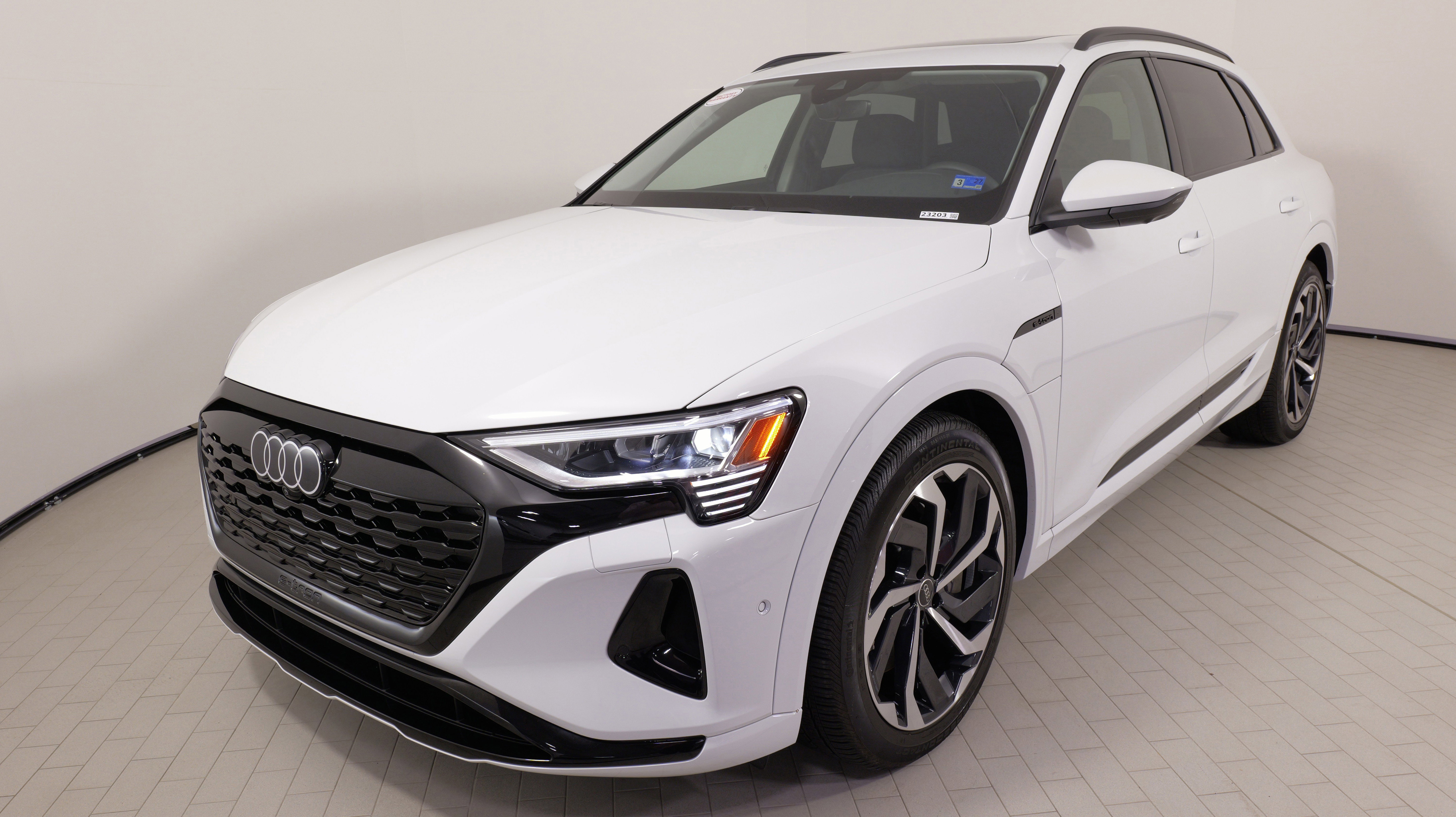 Used 2024 Audi Q8 e-tron Premium Plus w/ Premium Plus Package image 4