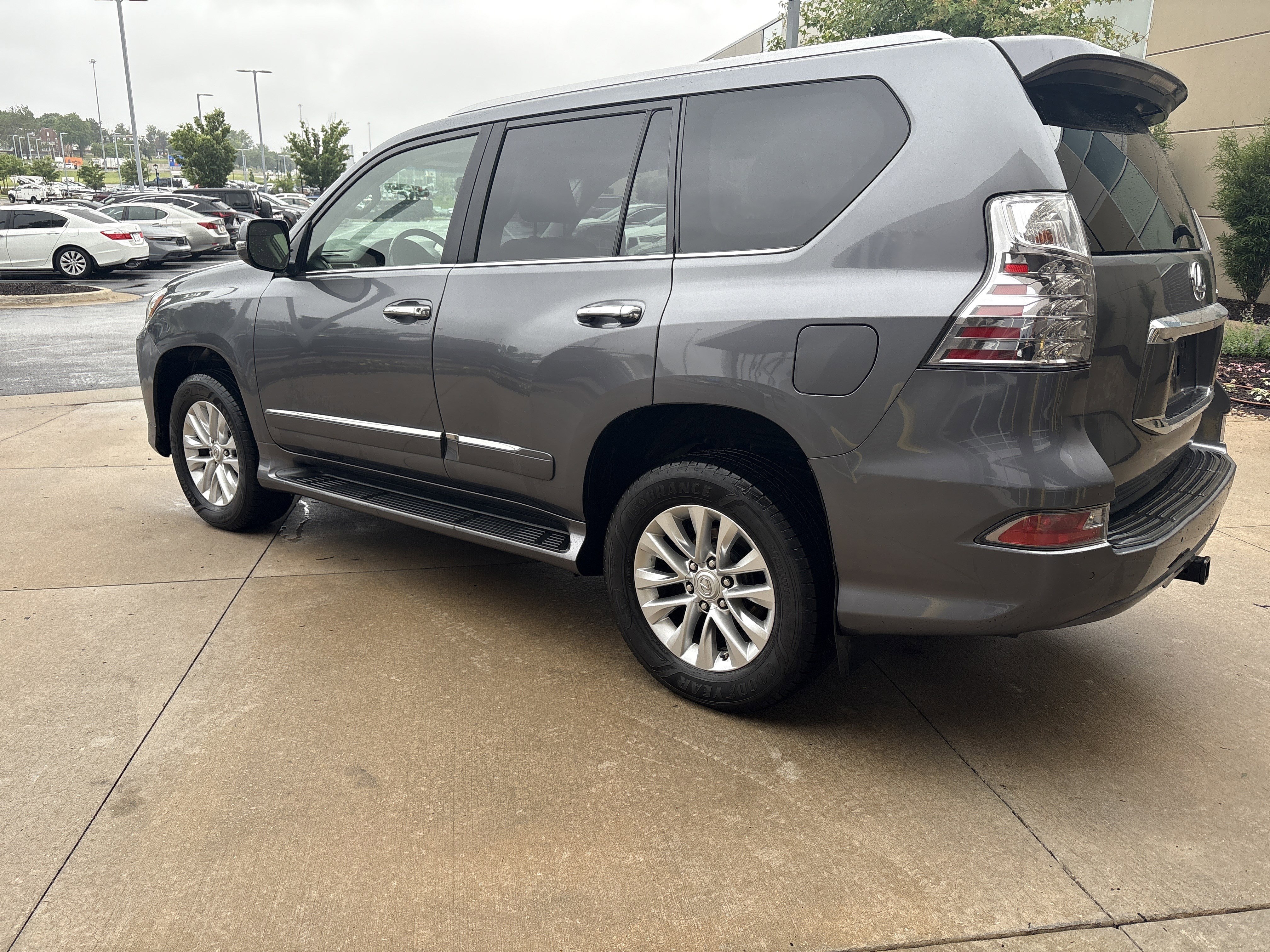 Used 2016 Lexus GX 460 w/ Premium Package AWD/4WD image 8