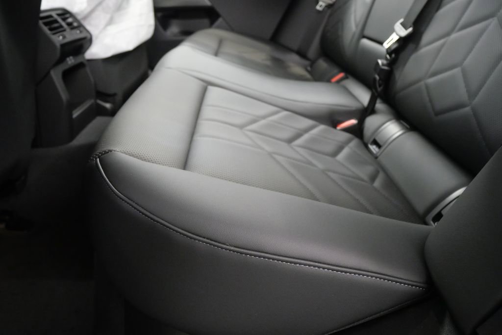 Used 2025 BMW 530i xDrive w/ Premium Package image 16