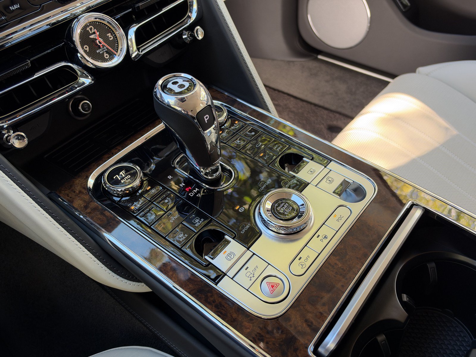 Certified 2023 Bentley Flying Spur V8 AWD/4WD image 28