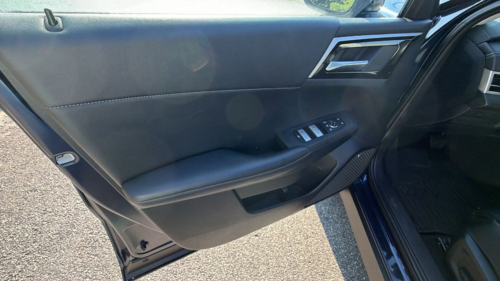 Used 2025 Mitsubishi Outlander SE FWD image 14