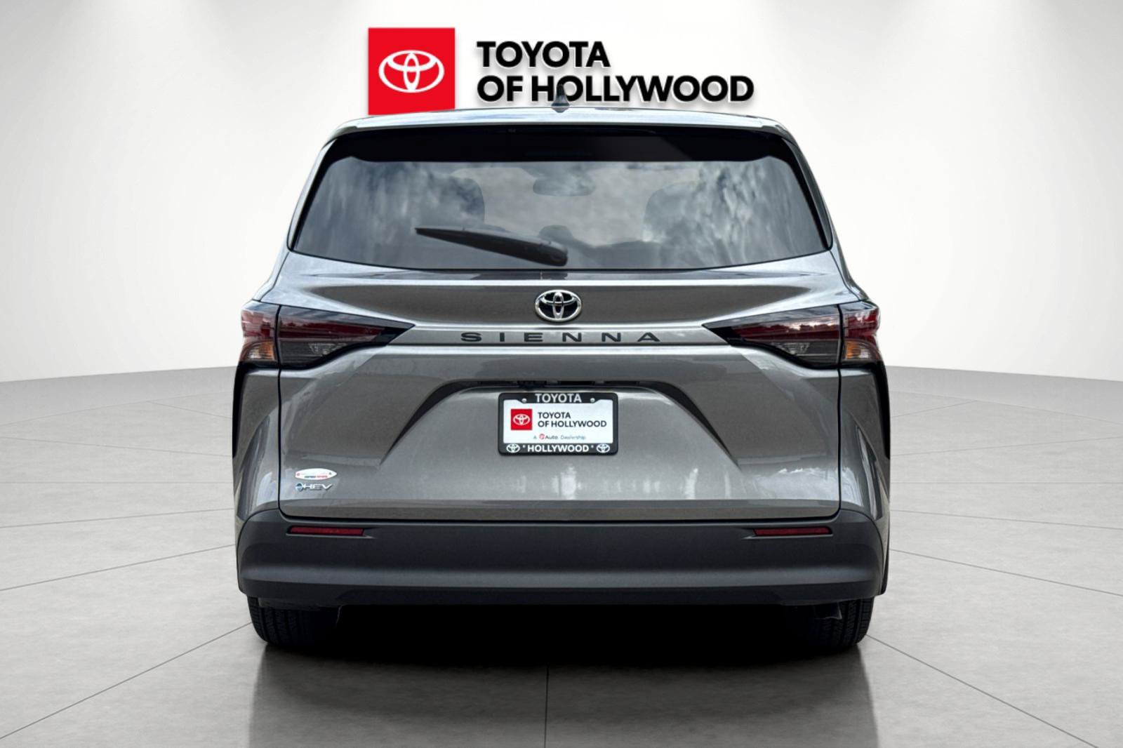 New 2026 Toyota Sienna LE FWD image 5
