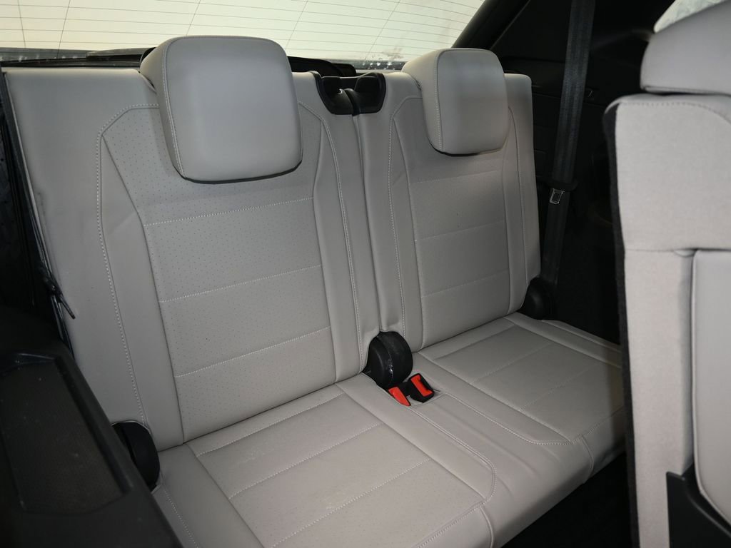 Used 2020 Volkswagen Tiguan SE R-Line image 46