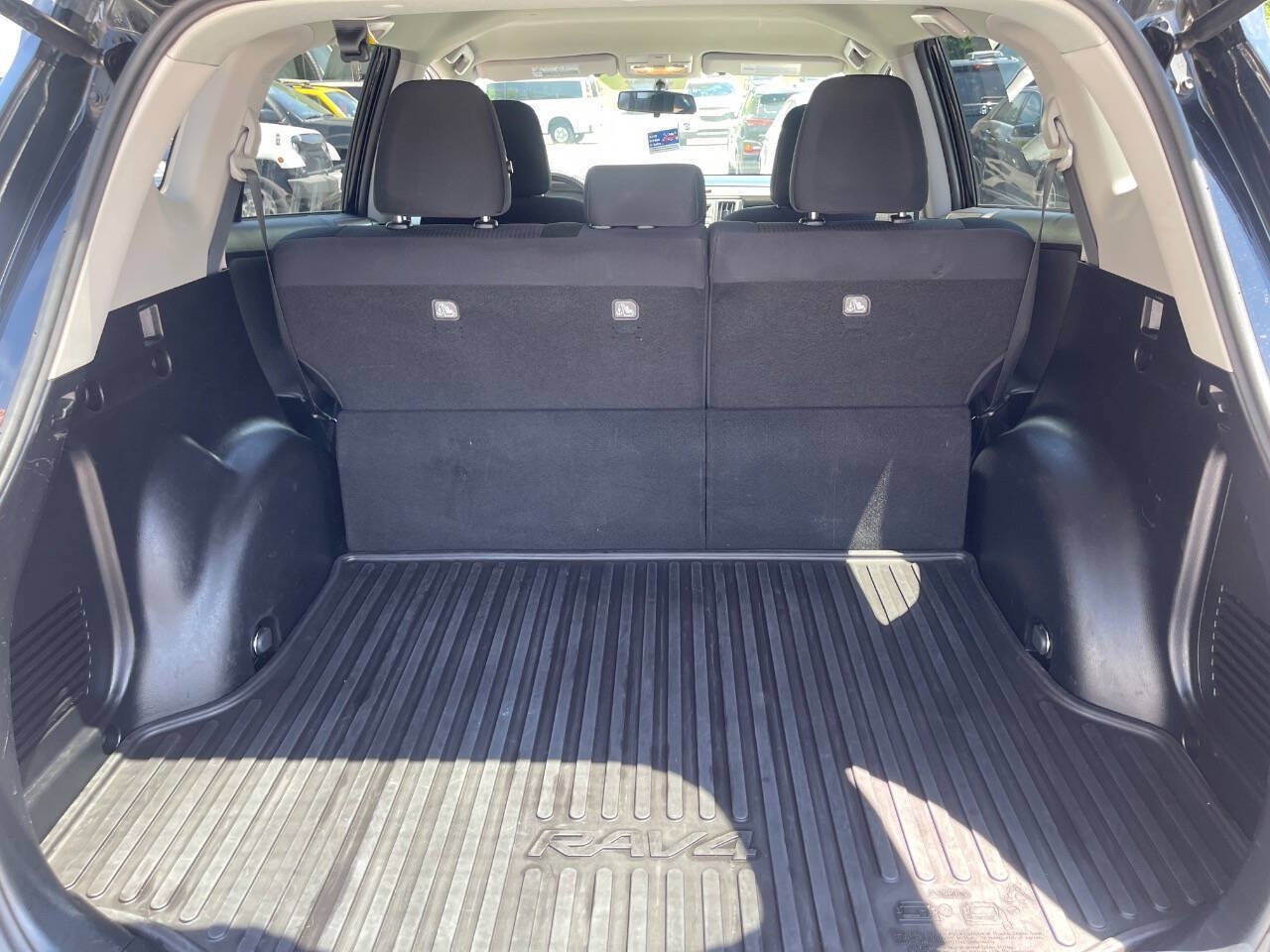 Used 2015 Toyota RAV4 LE AWD/4WD image 23