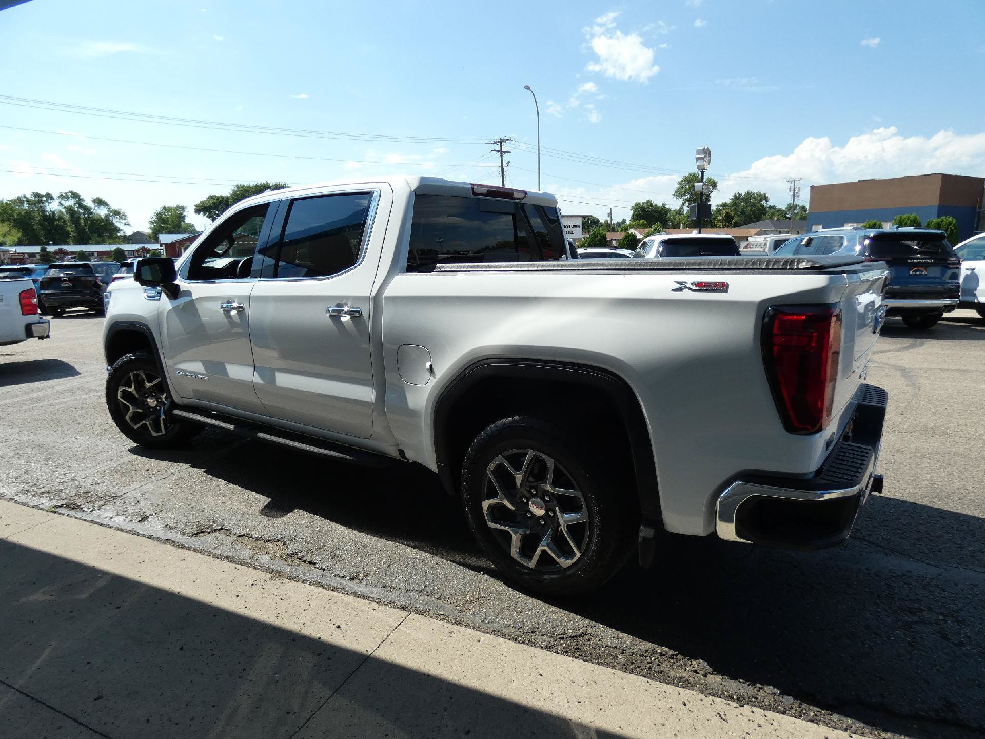 Certified 2025 GMC Sierra 1500 SLT w/ SLT Premium Plus Package AWD/4WD image 11