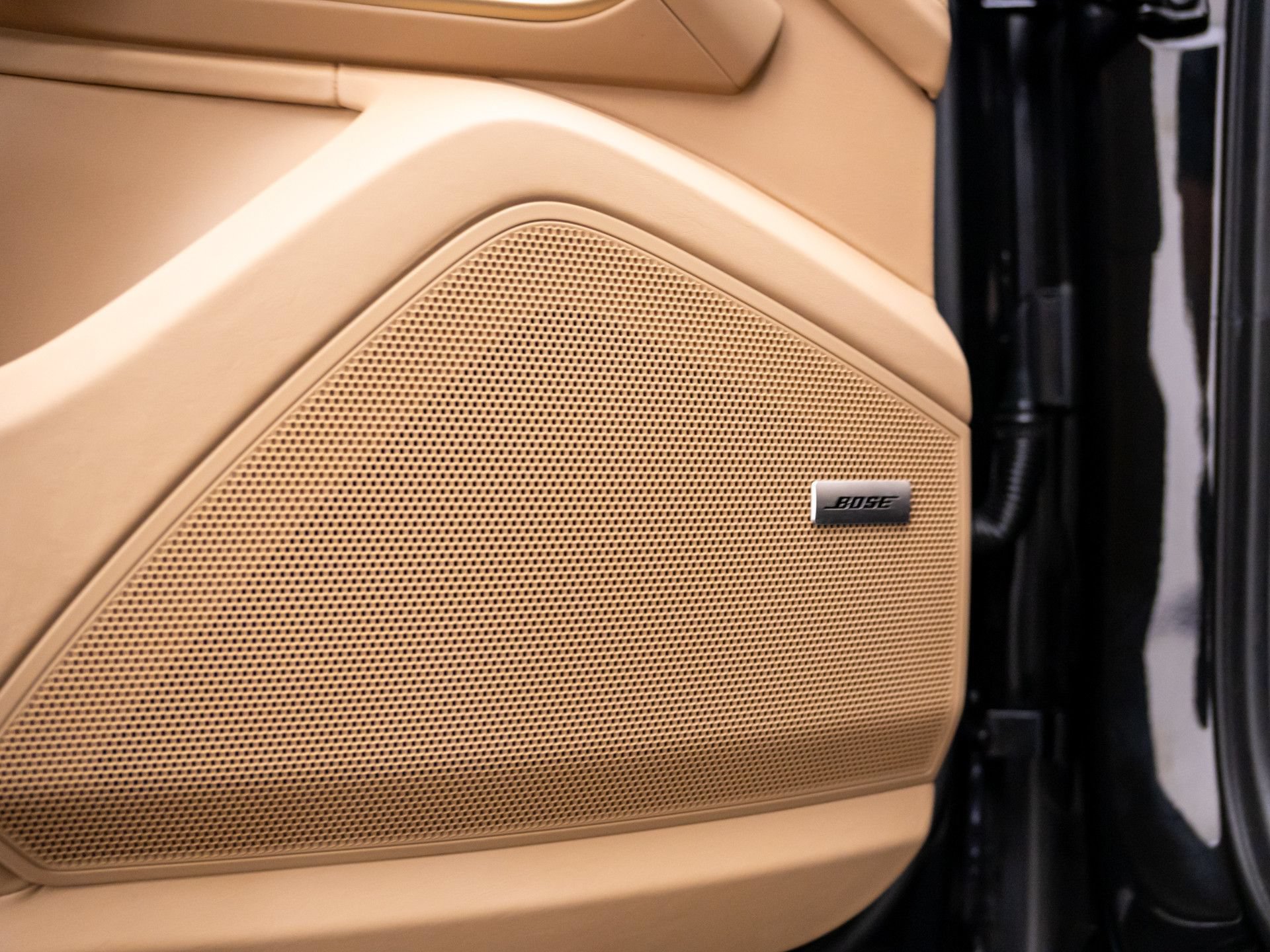 Certified 2025 Porsche Cayenne Turbo AWD/4WD image 16