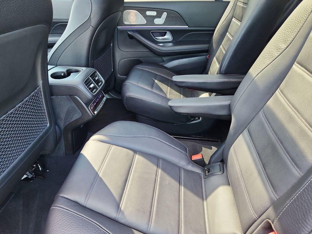 Used 2025 Mercedes-Benz GLS 580 4MATIC image 5