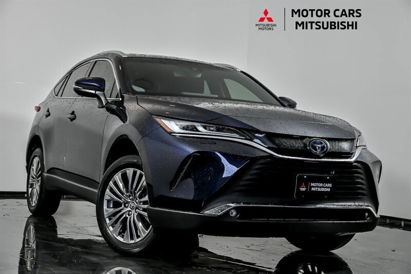 Used 2024 Toyota Venza XLE AWD/4WD image 1