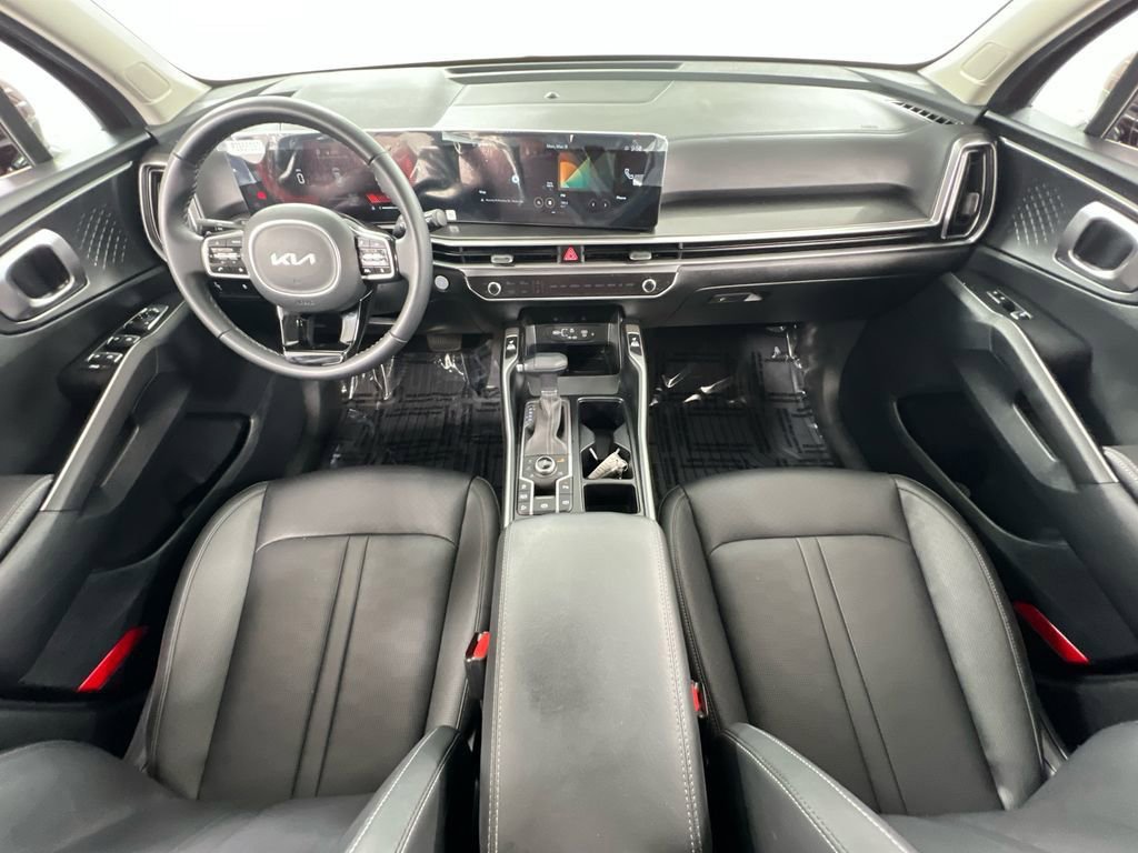 Used 2025 Kia Sorento S image 8