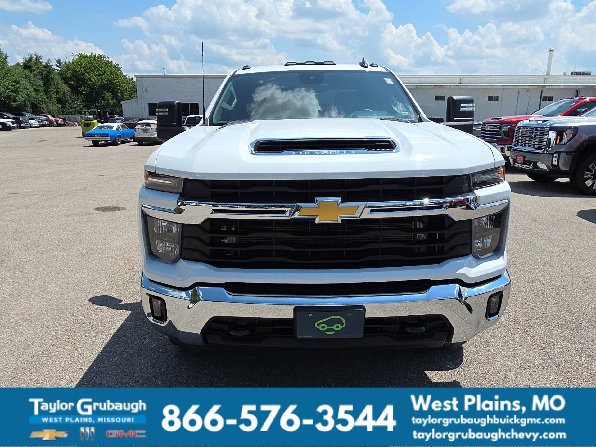 Used 2025 Chevrolet Silverado 3500 LT w/ Convenience Package AWD/4WD image 3