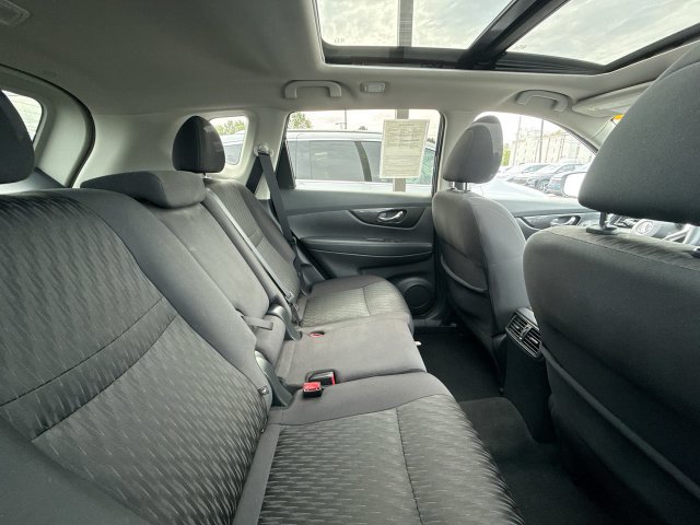 Used 2019 Nissan Rogue SV w/ Sun & Sound Touring Package AWD/4WD image 9