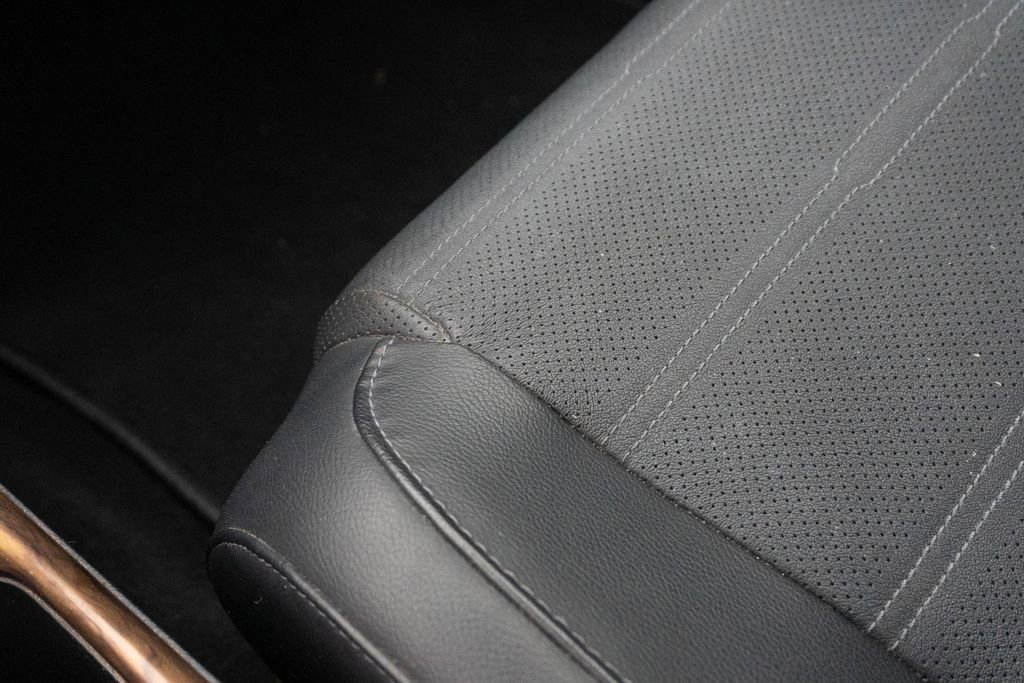 Used 2020 Honda CR-V Touring image 32