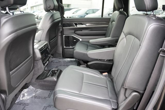 Used 2022 Jeep Wagoneer Series III w/ Premium Group I image 17