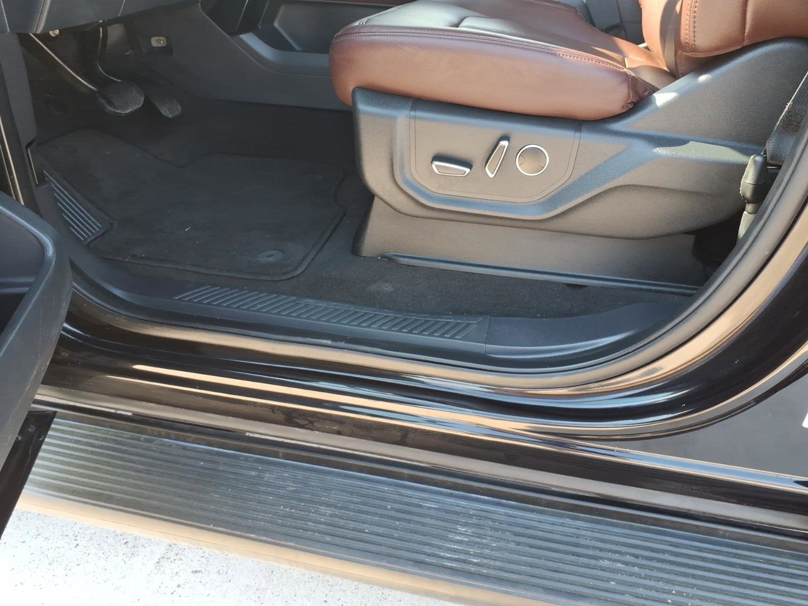 Used 2024 Ford Expedition Limited image 12