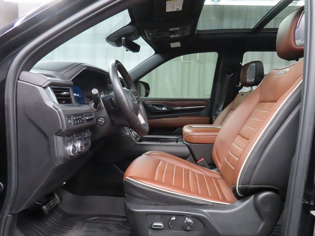 Used 2023 GMC Yukon Denali Ultimate w/ LPO, Floor Liner Package AWD/4WD image 9