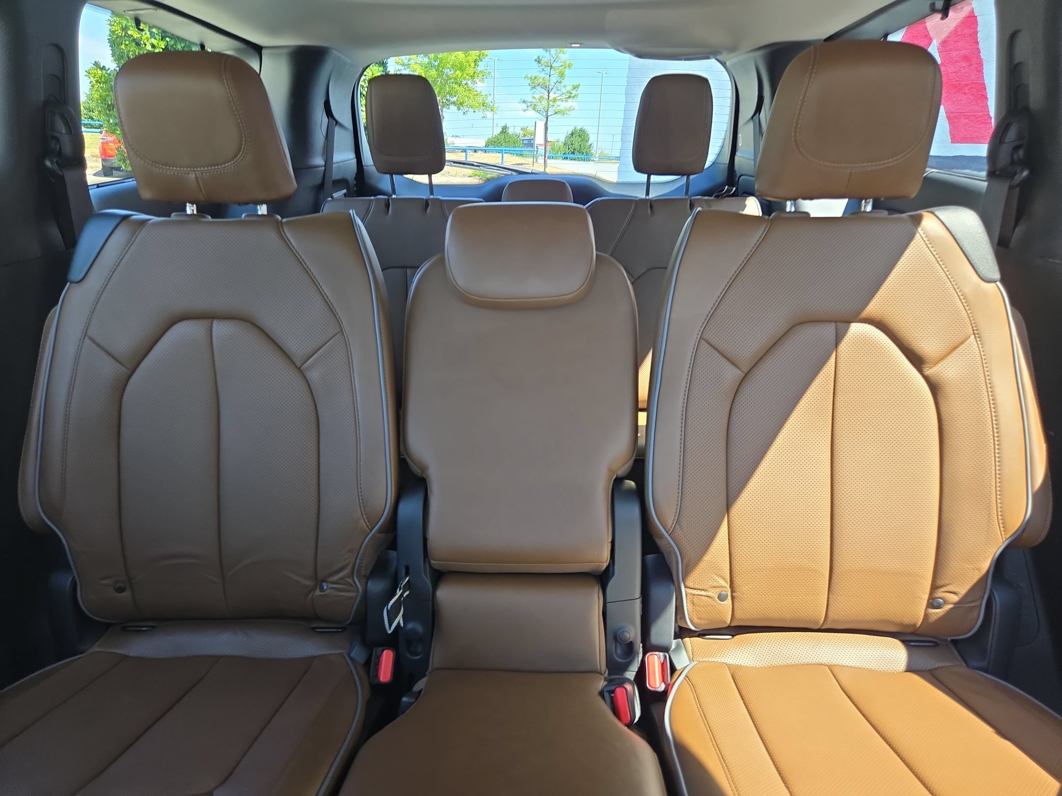 Used 2019 Chrysler Pacifica Limited w/ Advanced Safetytec Group FWD image 13