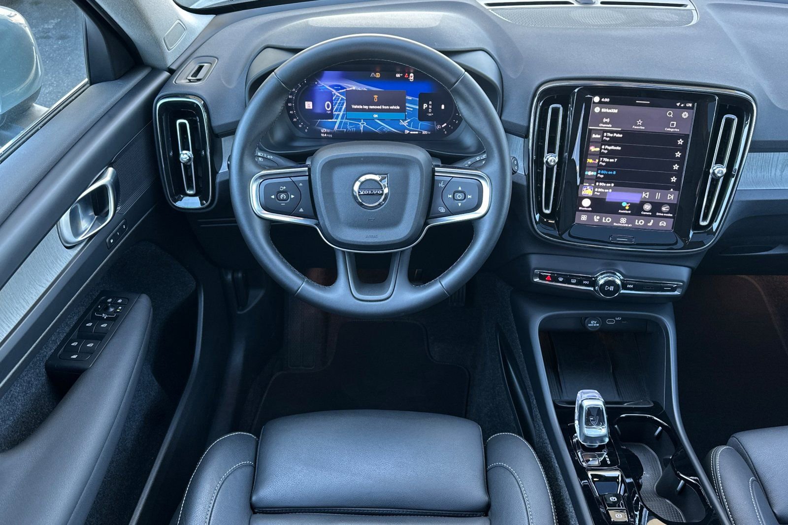 Used 2025 Volvo XC40 B5 Plus AWD/4WD image 17