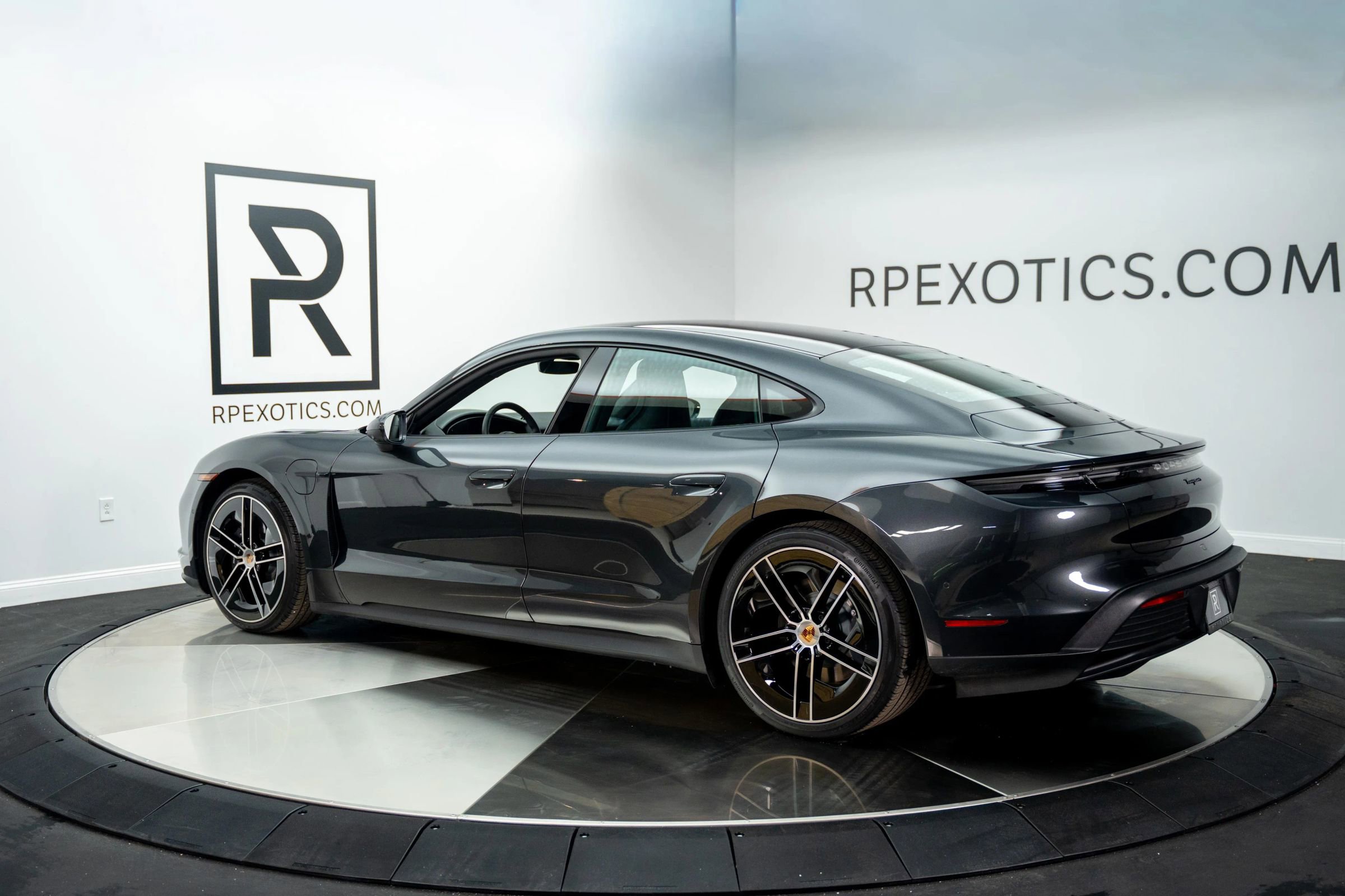 Used 2025 Porsche Taycan image 8