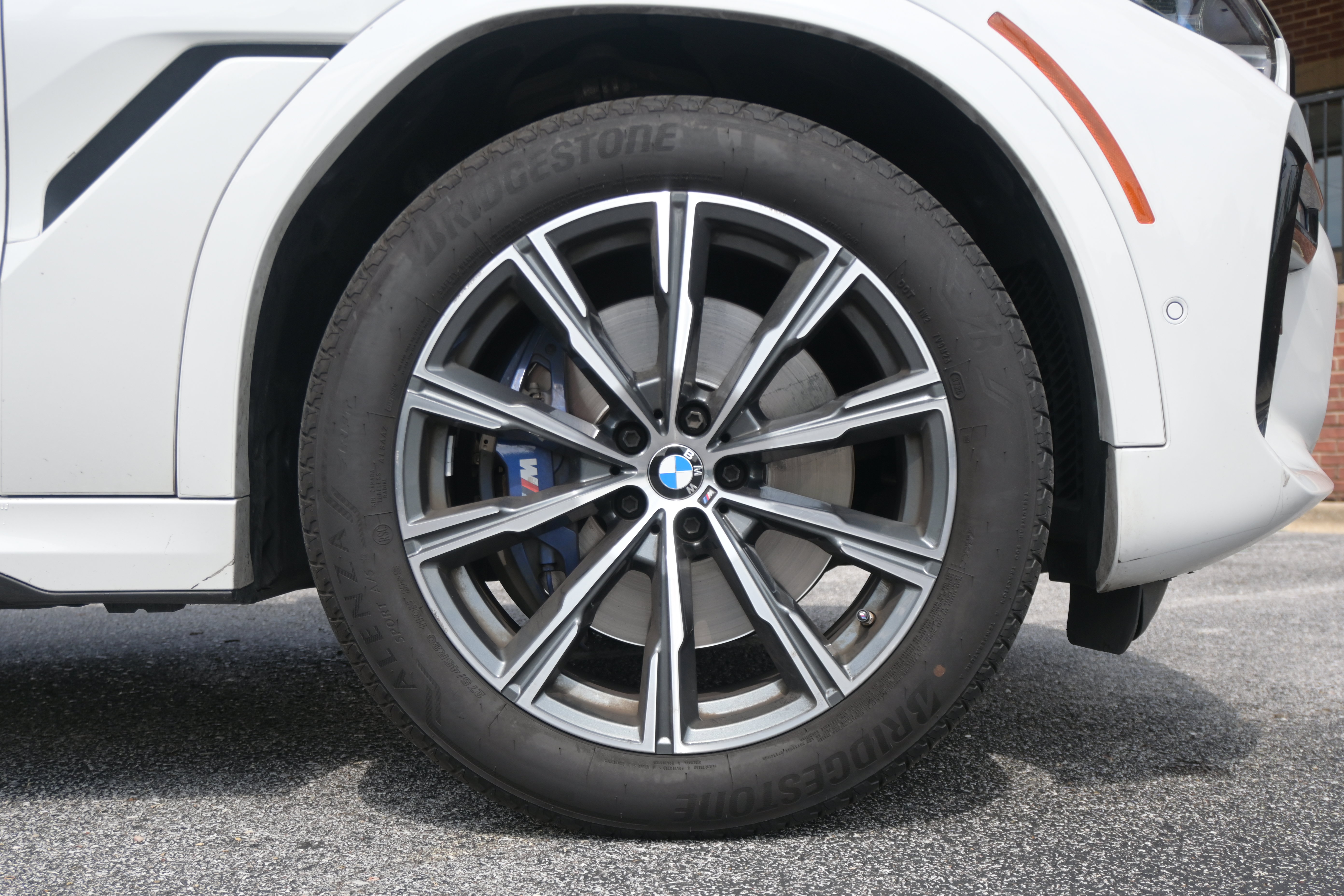Used 2021 BMW X6 xDrive40i w/ Executive Package AWD/4WD image 13