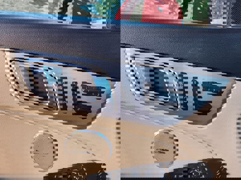 Used 2015 Mercedes-Benz SLK 250 w/ Premium Package image 33