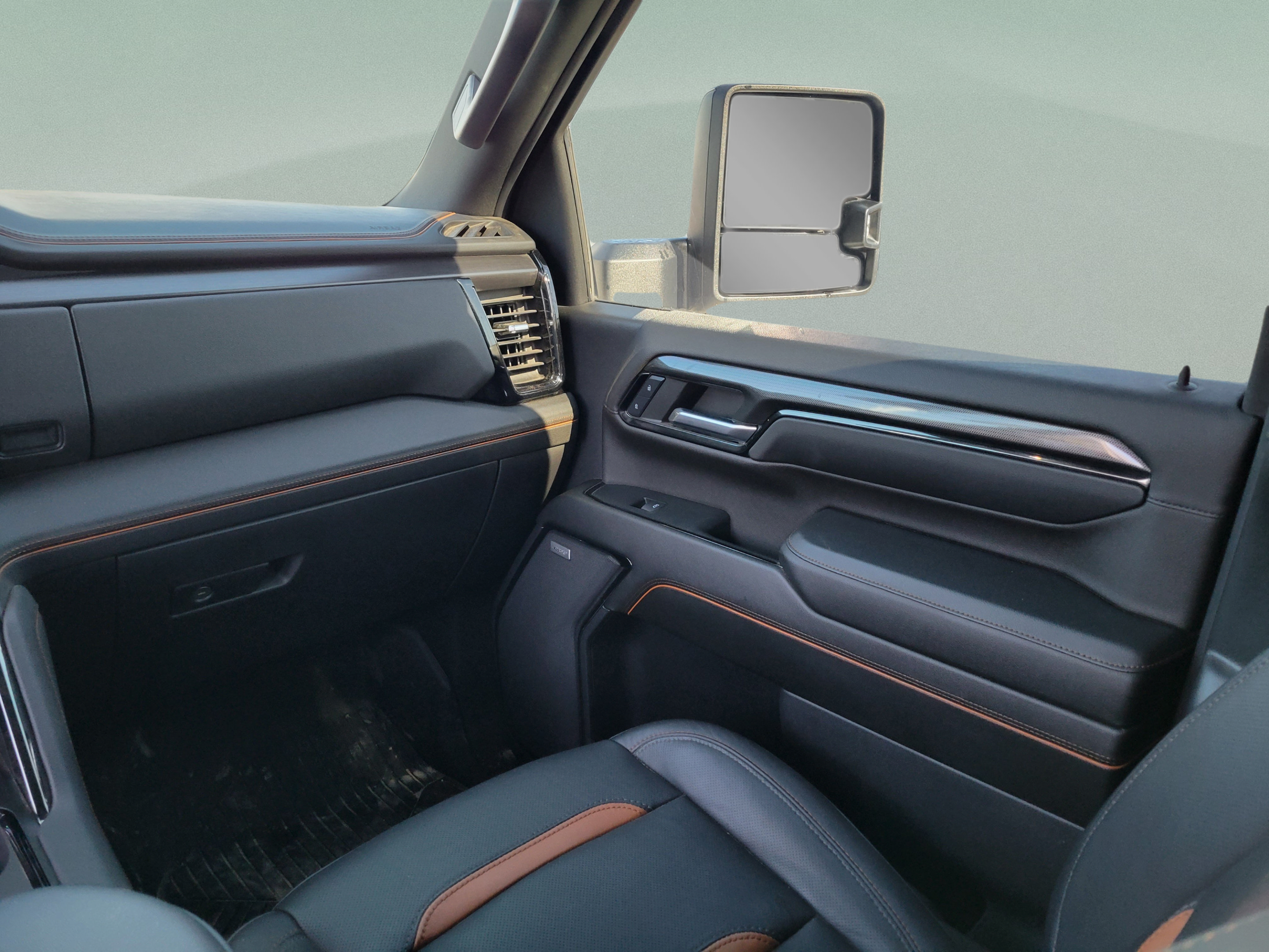 Used 2024 GMC Sierra 3500 AT4 w/ AT4 Premium Plus Package AWD/4WD image 10