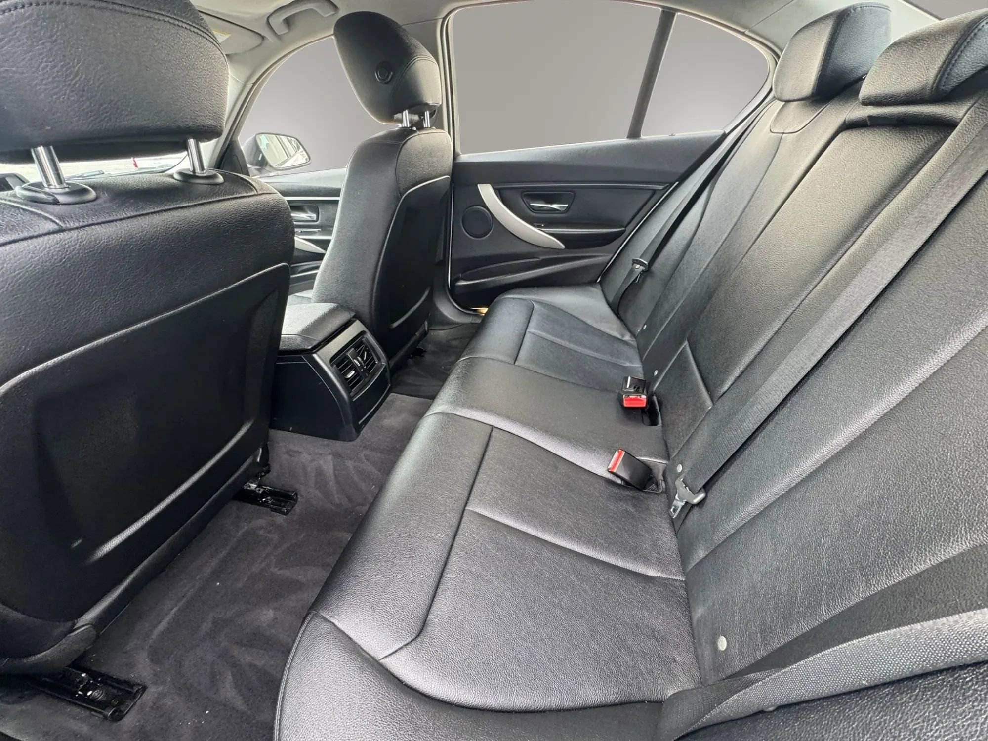 Used 2015 BMW 320i Sedan RWD image 12