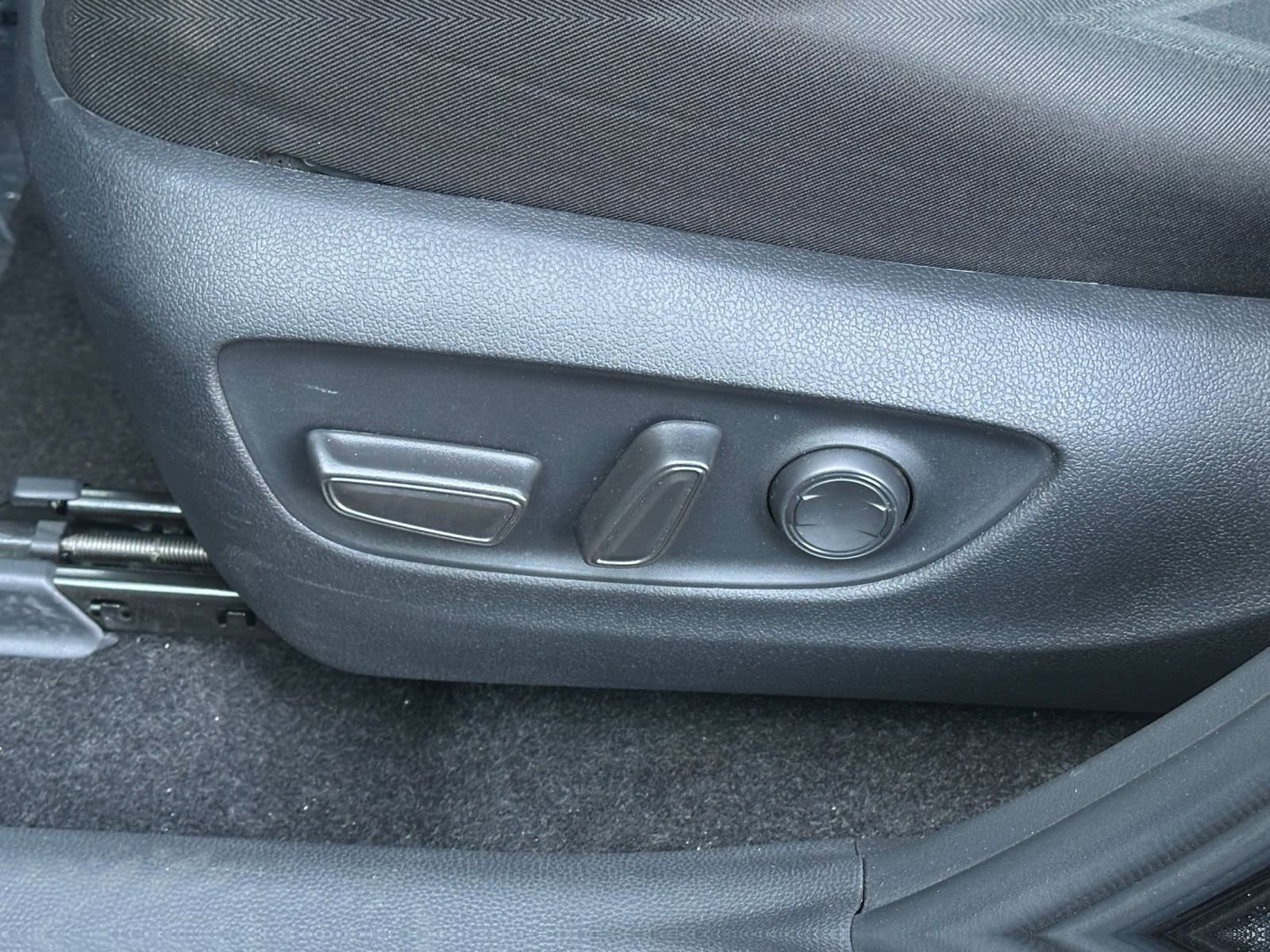 Used 2025 Toyota RAV4 XLE image 24